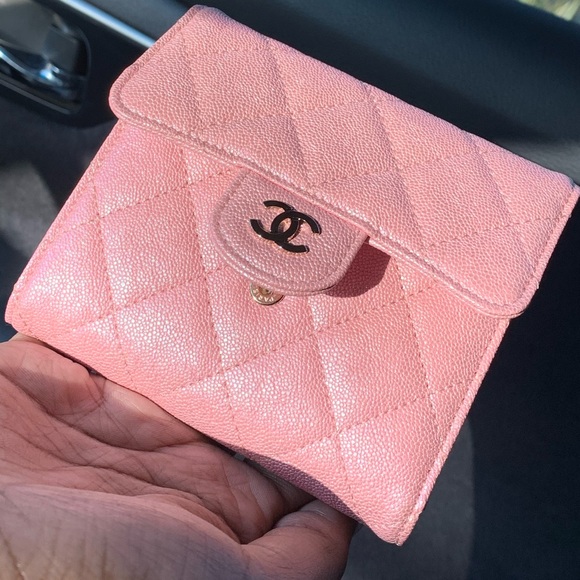 ✖️SOLD✖️Chanel 19S iridescent tri fold wallet 🌸 - Picture 3 of 8